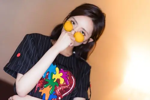 刘惜君个性写真曝光展现独特气质与魅力