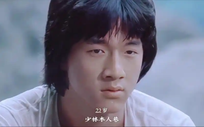 成龙17岁到67岁的荧幕变化,割双眼皮是正确的选择,简直换了样