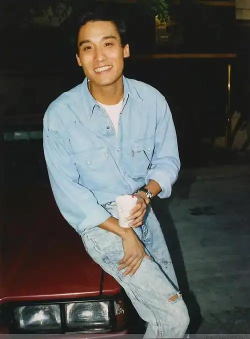 1983年,梁家辉在故宫留下了一辆自行车,38年过去车子还在