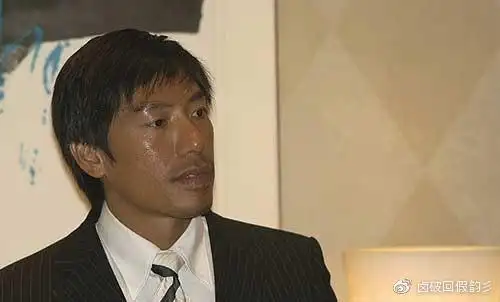 还记得乌鸦哥张耀扬吗曾因吸毒淡出大众视野如今满头白发