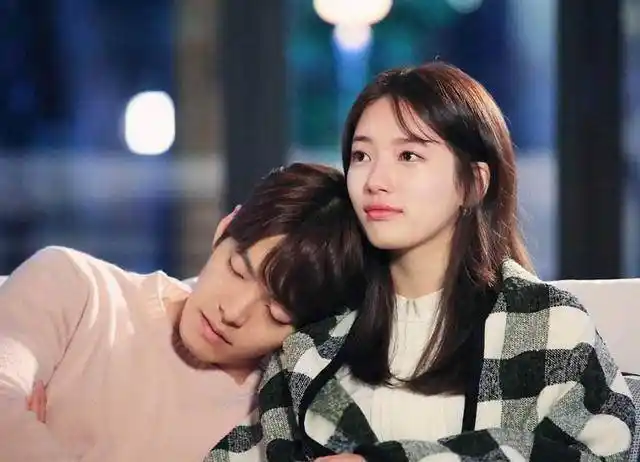 金钟仁和郑秀晶当年也是因为行程问题分手的.