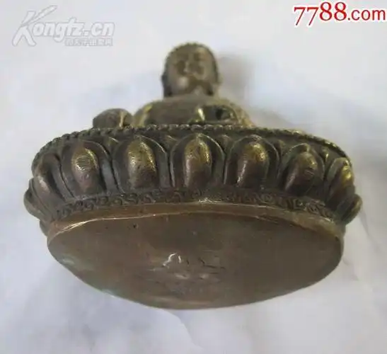 包浆浓郁的《铜佛像》,封底,重320克.