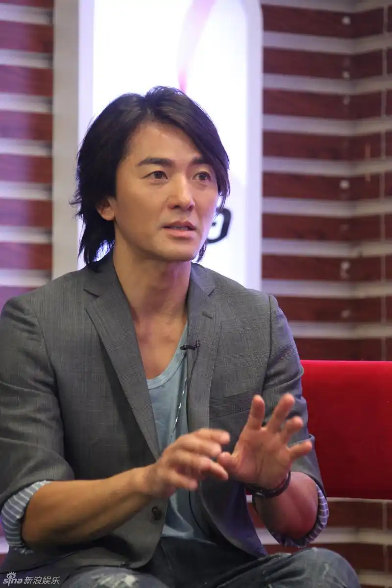 组图:郑伊健周秀娜做客聊电影《不再说分手》_高清图集_新浪网