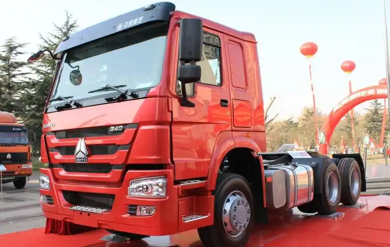 中国重汽howo重卡 336马力 6x4 牵引车(轻量化)(zz4257n3247c1)外观图