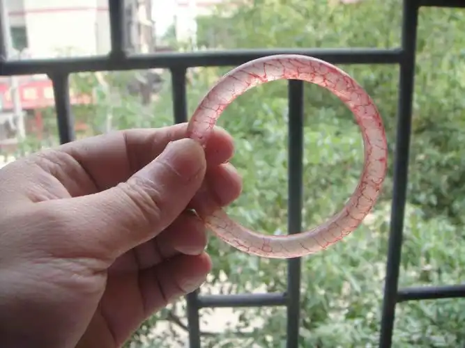 鸡血丝镯子
