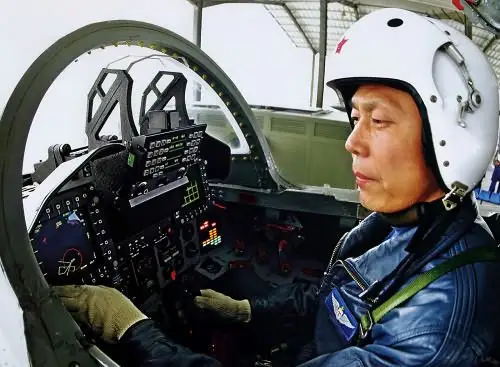 新飞豹战机平显座舱