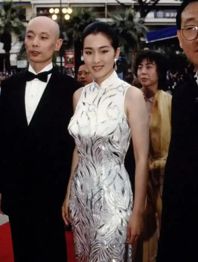 有一种美叫"巩俐穿旗袍",端庄又大方,让外国人见识到东方美!