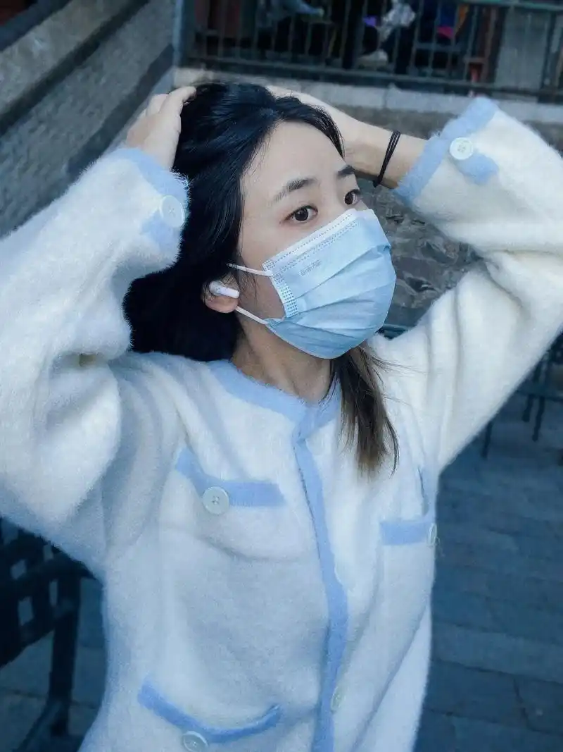 今年冬天会冷吗 #锁屏壁纸 #口罩挡住你的脸挡不住你微笑的 - 抖音