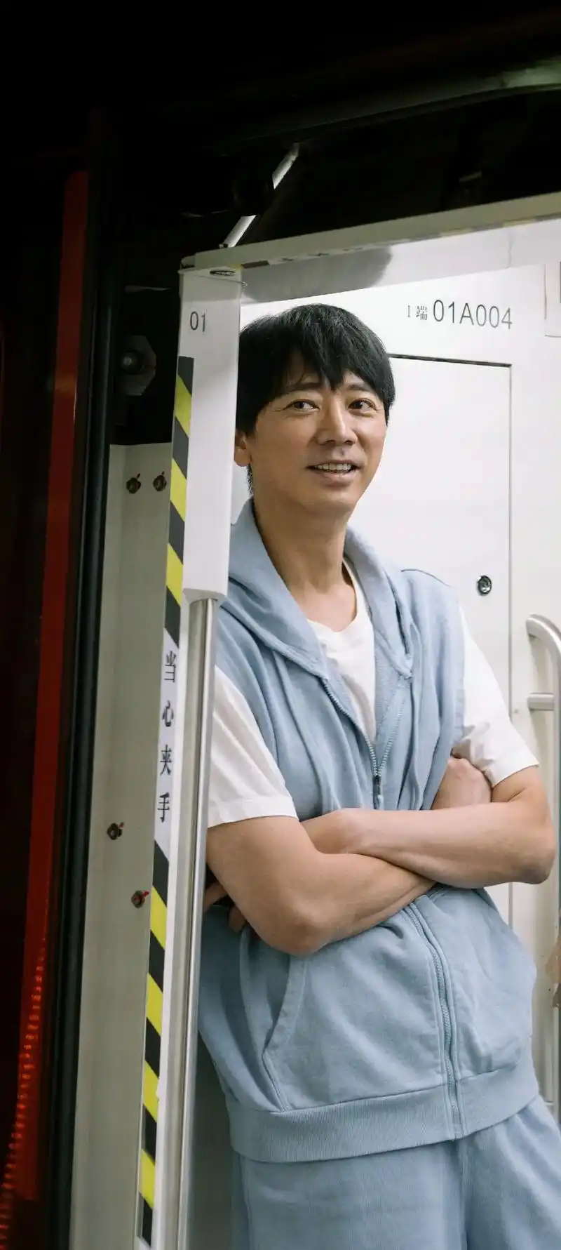 我居然在地铁上给苏见信拍了写真!98.#地铁随拍  #信  - 抖音