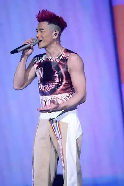 方媛携孩子助阵郭富城演唱会2个女儿近照曝光颜值像极了妈妈