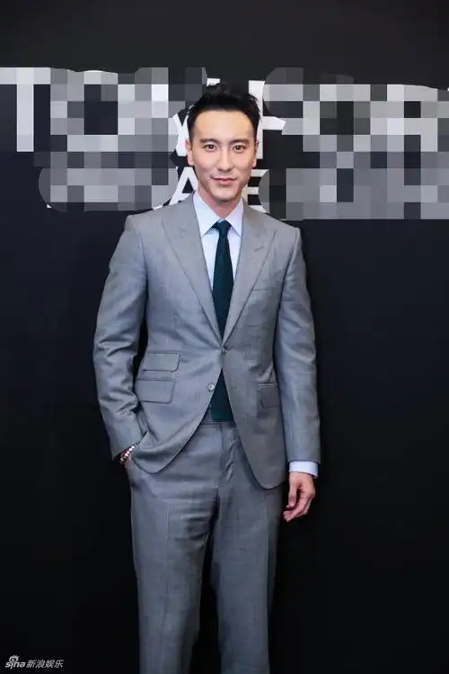 组图:景甜蛮腰美腿齐上阵 霍思燕杜江夫妇恩爱牵手