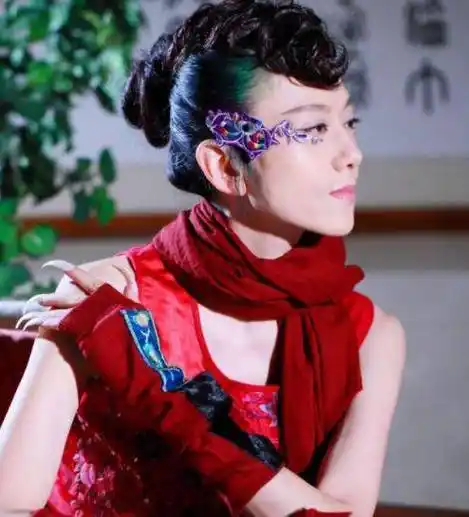 "孔雀公主"杨丽萍年轻时候的照片,美到惊艳了时光!_带着_黑色_美的