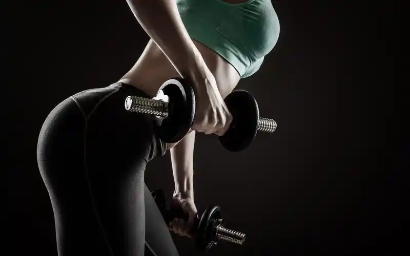 ass,sports bra,dumbbells,sports,壁纸,高清壁纸人物,美女,健身模特