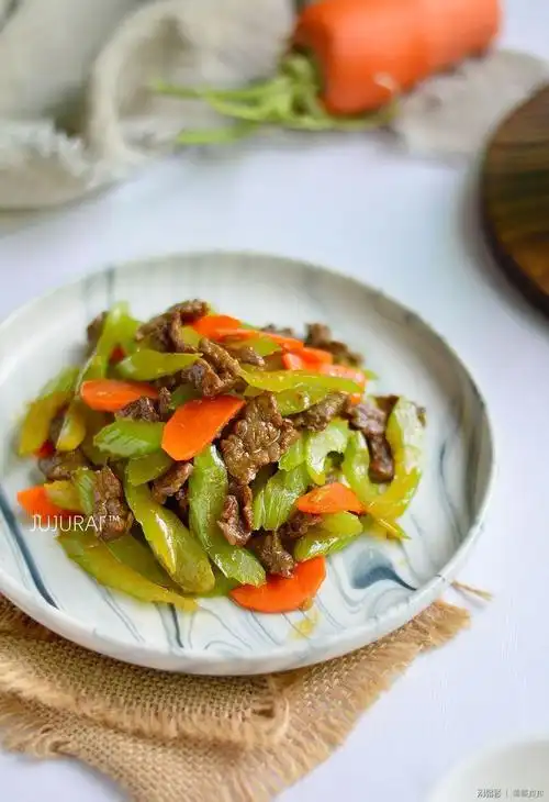 以味取胜的家常年夜菜西芹炒牛肉