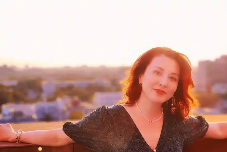 梦桐曾因没钱买服装遭嘲讽在央视工作25年如今46岁活成这样