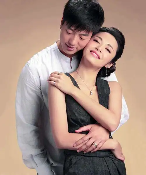 姚晨离婚 与凌潇肃昔日情侣装写真回顾 (组图)