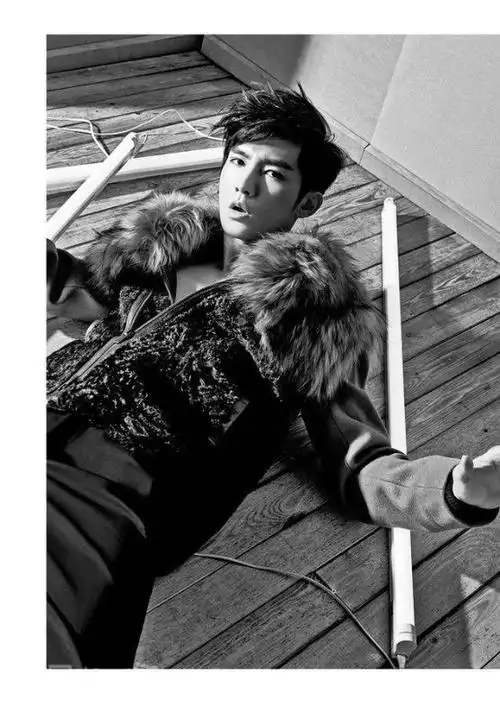 肌肉男:炎亚纶2015最帅图片-小虾米