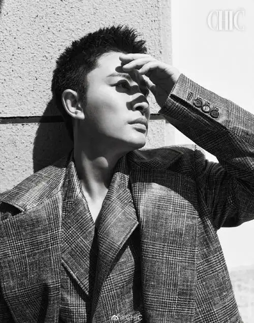 chic magazine#贾乃亮超话如果说演员生涯的前二十年一直忙于拍戏