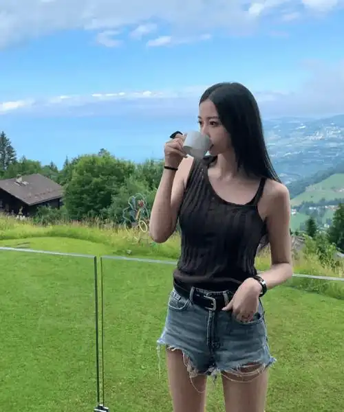 潘玮柏老婆晒照,气质好又温柔,网友:男生都吃这种吧