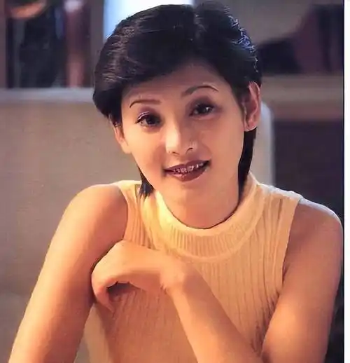 "撩汉无数"许晴:与华晨宇相爱引张翰吃醋,亿万身家迷住京圈大佬