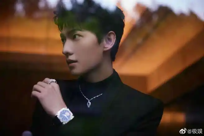 杨洋高领黑毛衣##杨洋