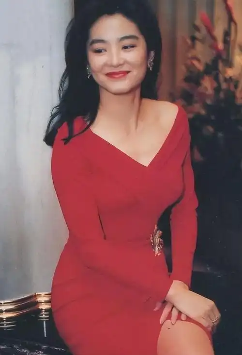 回顾林青霞算不算80年代第一美女看她和巩俐的合照就有答案了