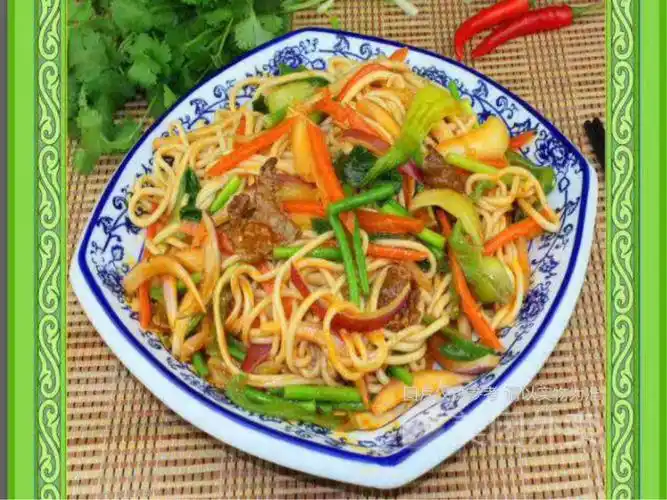 牛肉炒拉面图片