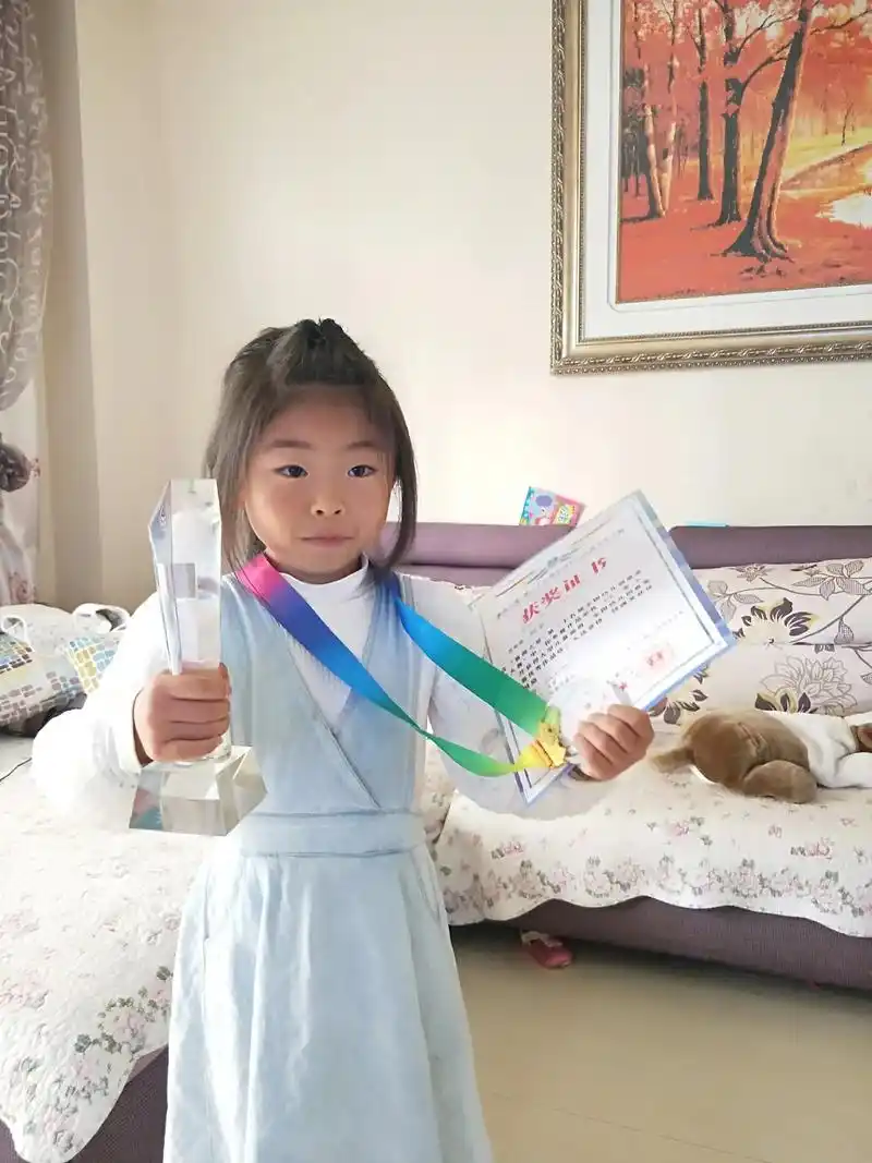 "童画之星"金奖#生活随拍记录美好瞬间 #记录美好童年 #祝 - 抖音