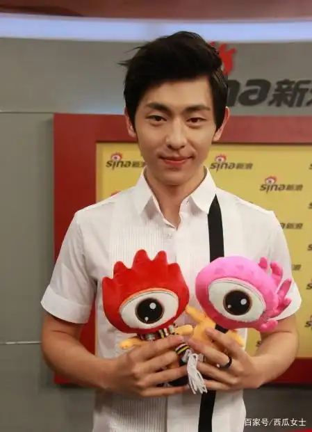 图集:刚出道时的"大男孩"邓伦