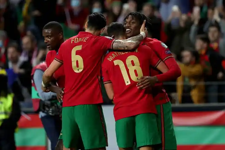 在葡萄牙波尔图举行的2022年世界杯预选赛欧洲区附加赛中,葡萄牙队以3