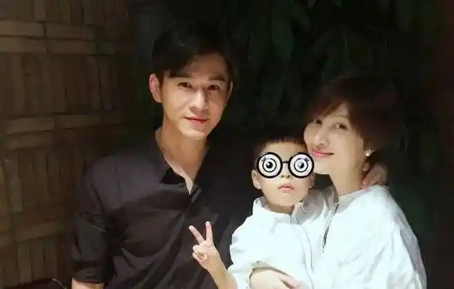 当时乔振宇和王丽坤恋爱8年,可转头却娶了认识不到4个月的王倩一_徐克