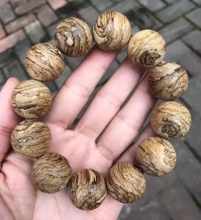 沉香手串2.0.大气.2.0*12颗,达拉干,虎斑山水纹老料 - 抖音