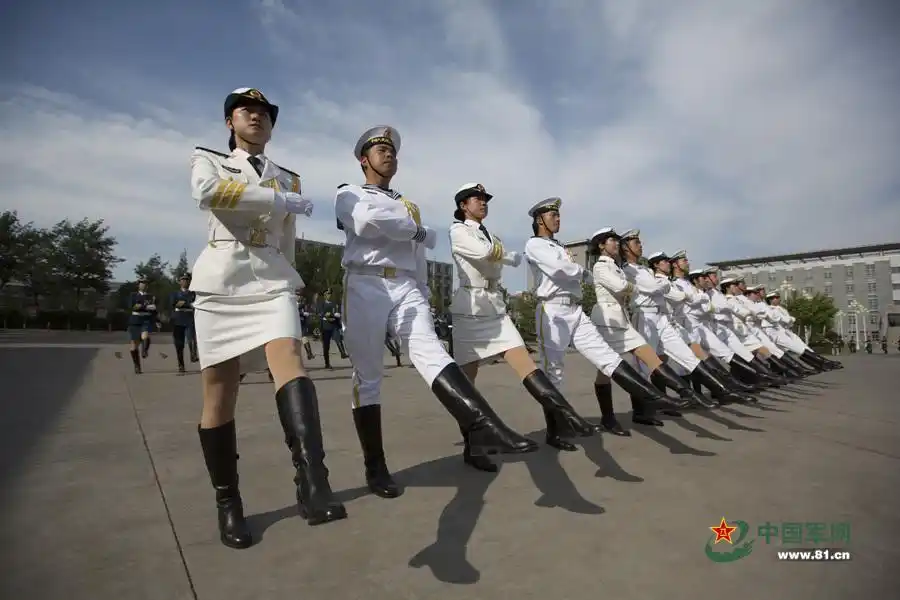 仪仗女兵在京正式亮相