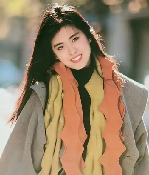 每每回看一遍王祖贤年轻时候的照片,都会被惊艳!