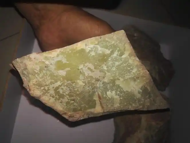 宝贝马衔山玉山料