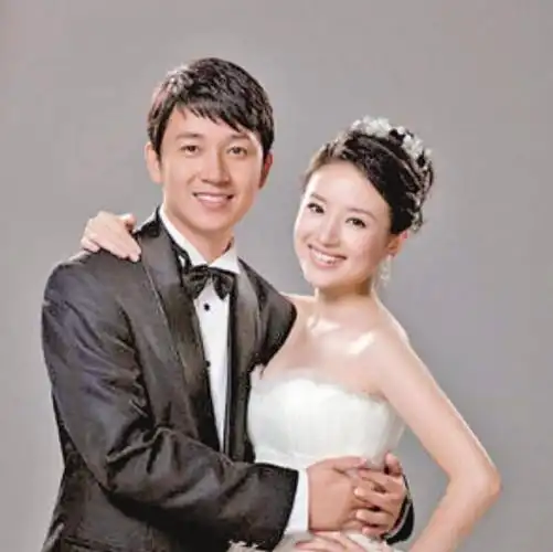 让陈坤苦等15年,跟梁朝伟绯闻缠身,董洁当年到底有