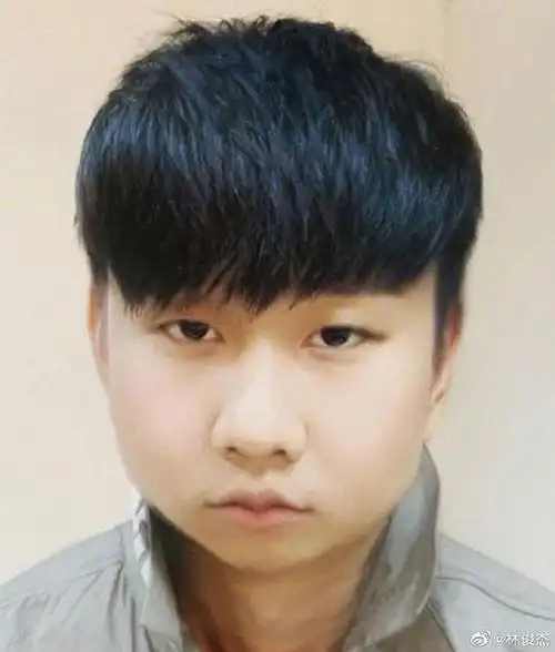 生无可恋林俊杰晒自黑照吐槽权游大结局