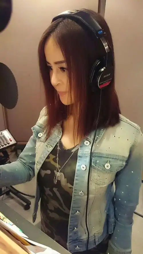 高胜美暌违十年再发声 冻龄美颜宛若少女