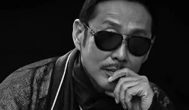 老戏骨陈道明一个清高得只肯在戏里低头的男人