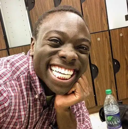 黑人小哥每天在ins上分享自己的笑容,看完心情莫名就好了_手机搜狐网