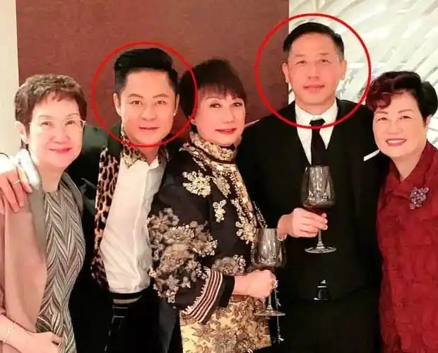 下图红圈部分为邓光荣太太严珍纳及一对新人.