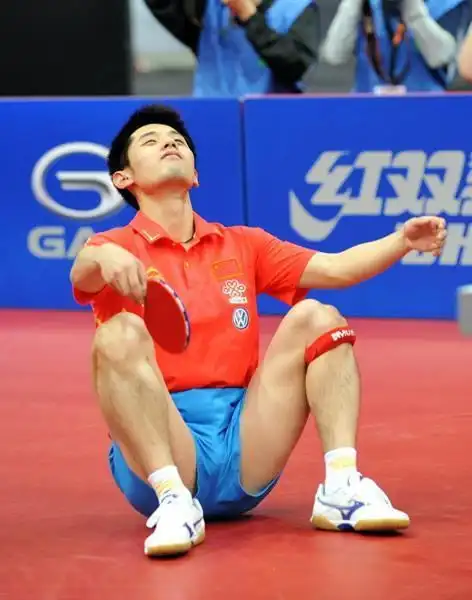 盘点张继科赛场上惊人之举,躺地下都不算事,输球也能戏耍小胖