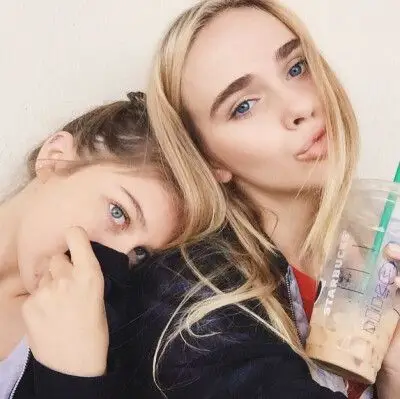 闺蜜姐妹头像;moon