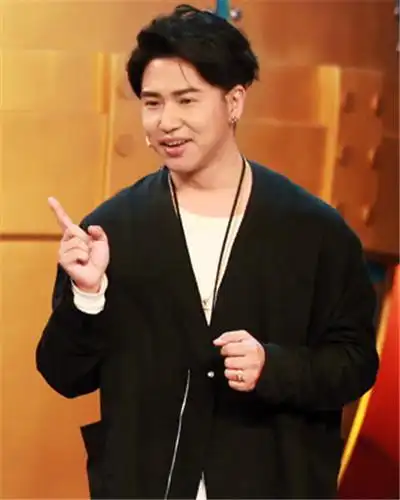 图湖南卫视天天向上主持人欧弟退出谈起过去不禁流泪