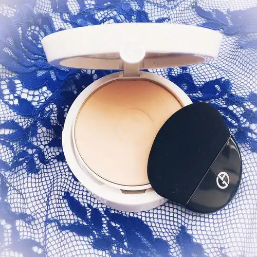 armaniluminescence曜白亮采粉饼