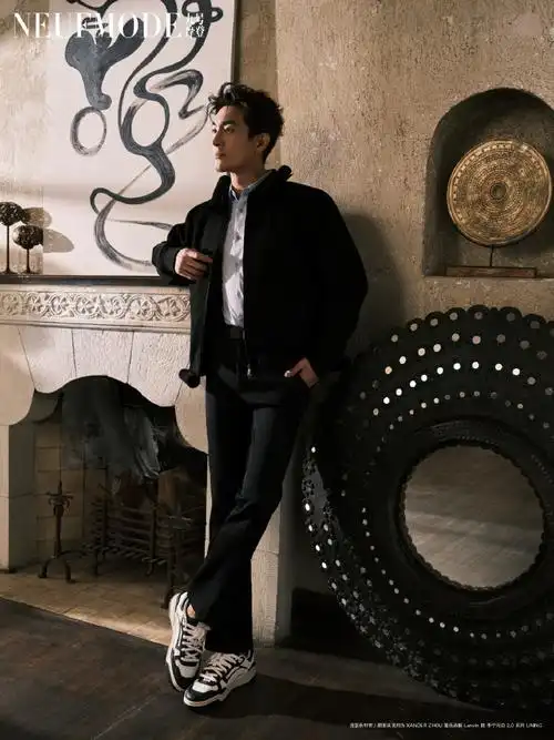 林更新九号摩登封面##林更新尖头高跟鞋