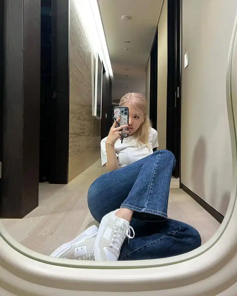 rose朴彩英 #朴彩英 好久不见 新鲜短发的rose - 抖音