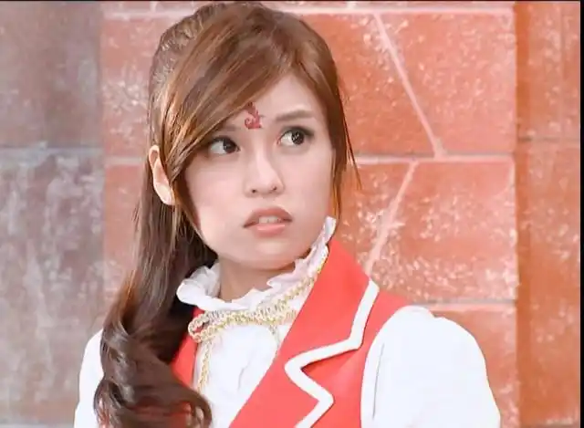 萌学园素材抱图关注