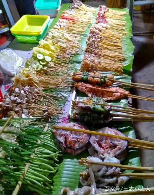 美食:烧烤有两种,一种是云南烧烤,一种是其他烧烤