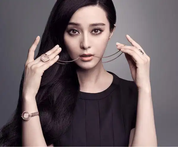 萧邦代言人,影星范冰冰佩戴品牌happy diamonds 系列珠宝以及腕表